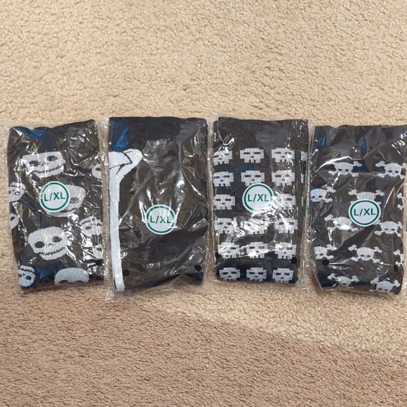 4 Black and White Skull Pattern Compression Socks Knee High - Picture 1 of 5